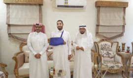 زملاء المصور "أحمد السنني" يطمئنون على صحته